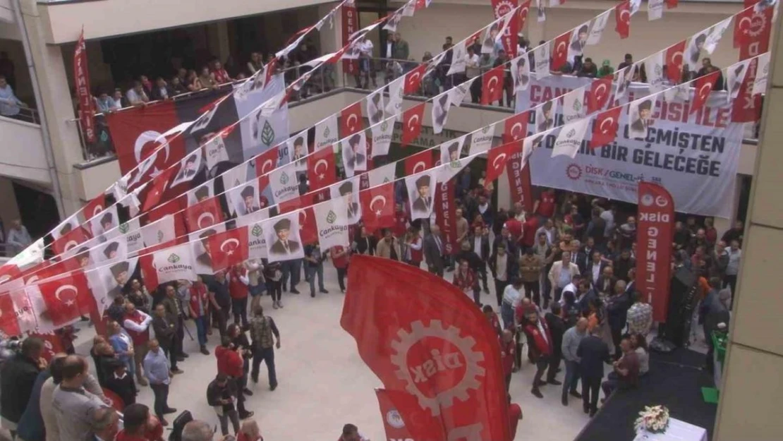 Çankaya Belediye Başkanı Güner ayağının tozuyla toplu iş sözleşmesini imzaladı