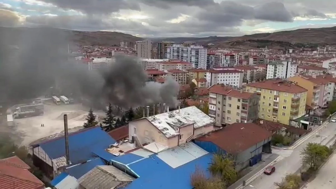 Çankırı'da iki katlı ev yandı