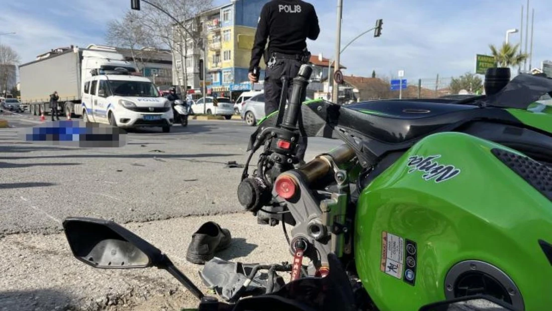 Çarptığı yaya öldü, motosikletli ise ağır yaralandı