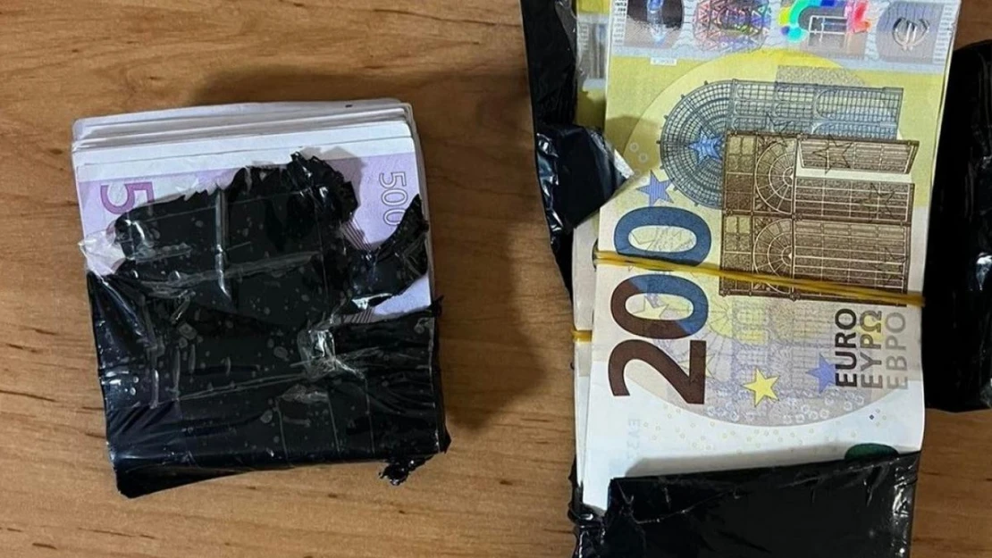 Ceketin cebine bantladığı 54 bin Euro gümrüğe takıldı