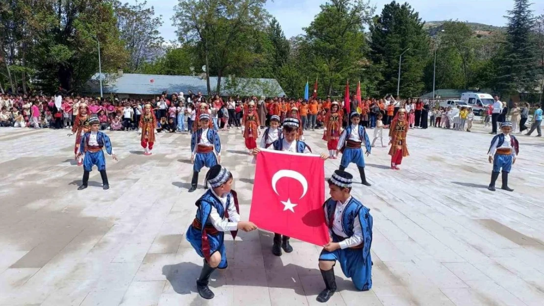 Çemişgezek'te 23 Nisan Ulusal Egemenlik ve Çocuk Bayramı etkinlikleri