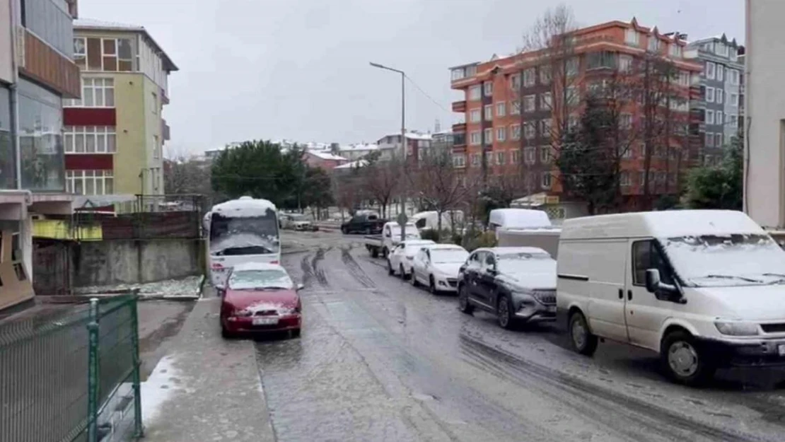 Çerkezköy beyaz örtüyle kaplandı