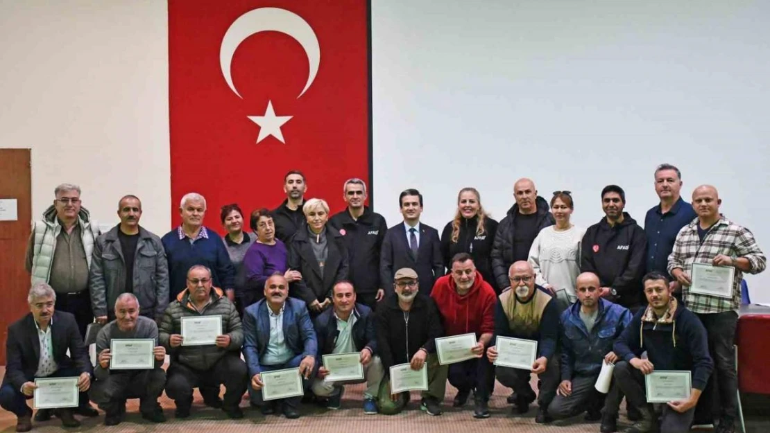 Çeşme'deki muhtarlar afet eğitimini tamamladı