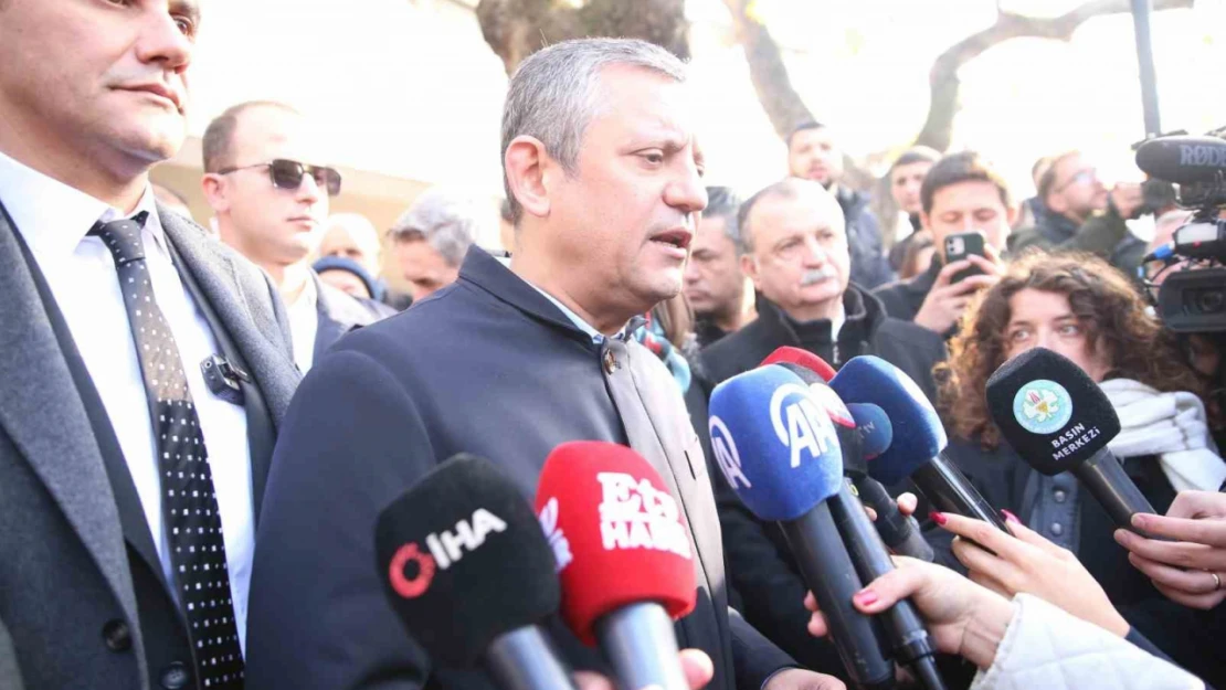 CHP Genel Başkanı Özel: '(DEM Parti'nin MHP'yi ziyareti) AK Parti'nin bir kenarda durduğu, sürecin MHP üzerinden yürütülmesini de doğru bulmuyoruz'