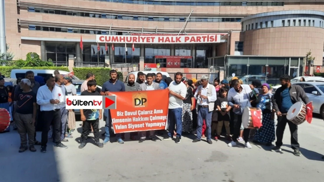 CHP Genel Merkezi önünde davullu, zurnalı eylem