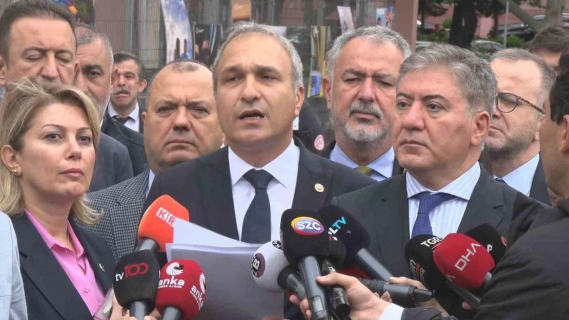 CHP'li milletvekilleri TBMM'den Milli Eğitim Bakanlığına yürüdü