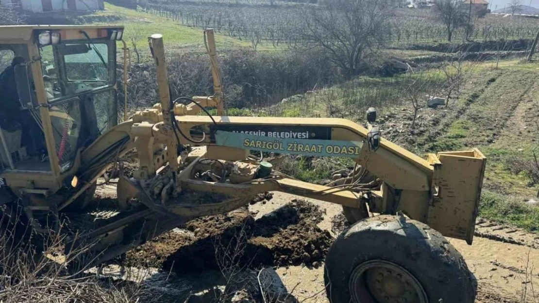 Çiftçilerin arazi yolları düzeltildi