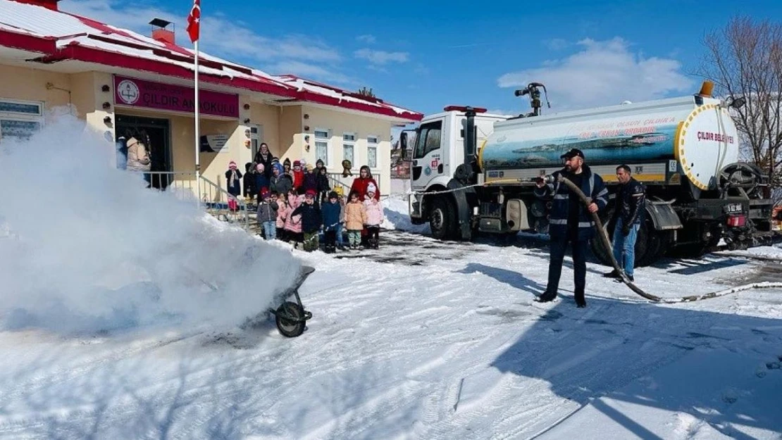 Çıldır anaokulu öğrencileri deprem tatbikatı yaptı