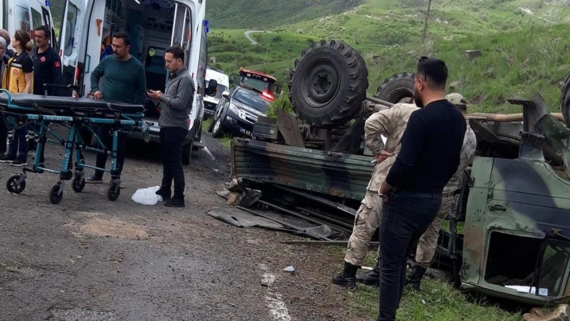 Çıldır'da askeri araç kaza yaptı