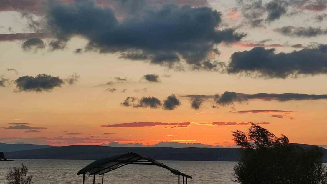 Çıldır Gölü'nde gün batımı