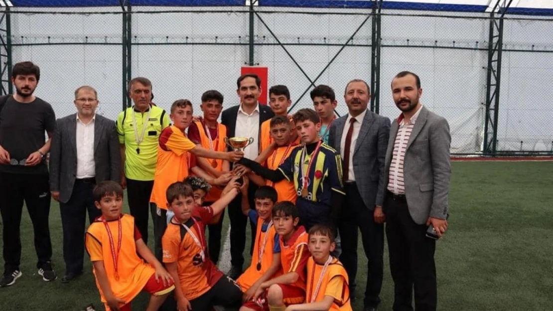 Çıldır Yaz Kuran Kursu Futbol Turnuvası şampiyonu Aşıkşenlik