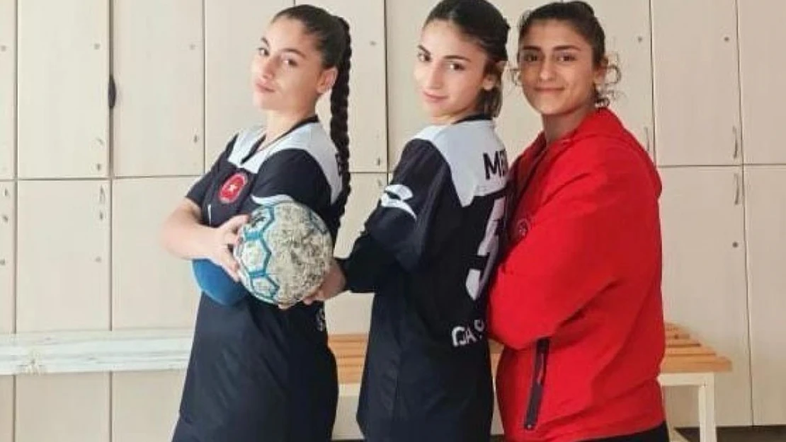 Cizre'de 4 sporcu, Hentbol Milli Takımı kampına davet edildi