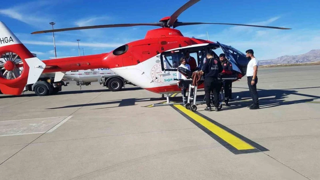 Cizre'de ambulans helikopter 6 aylık Büşra için havalandı