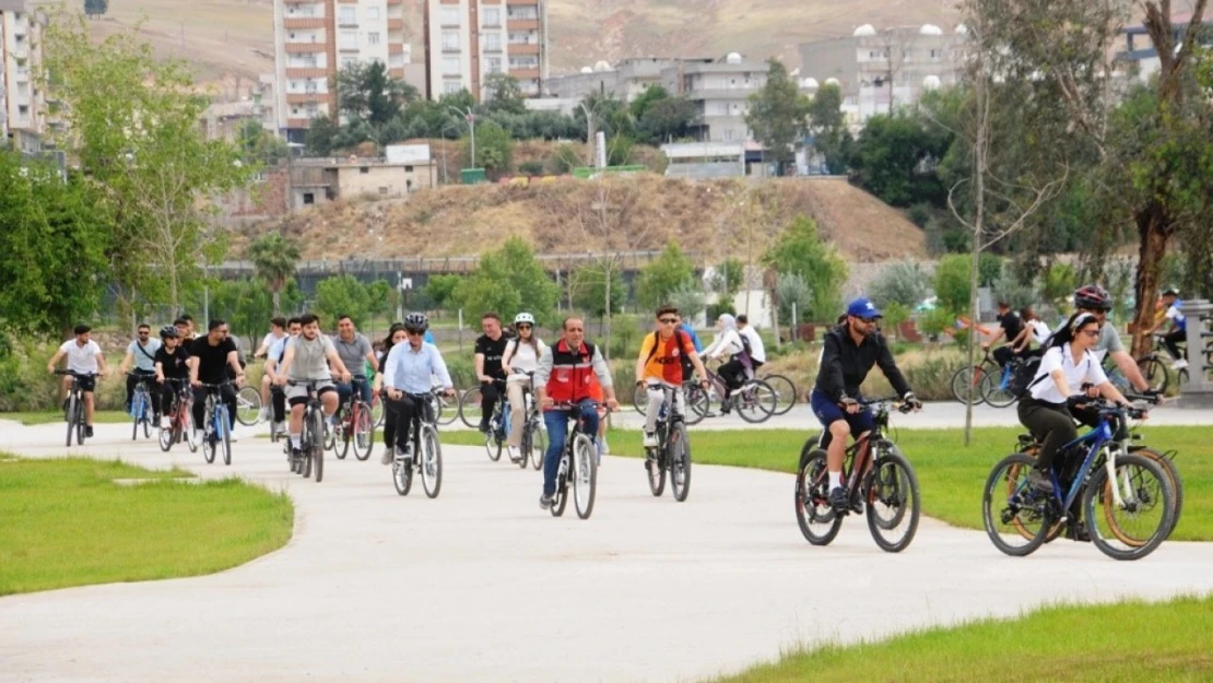 Cizre'de Gençlik Haftası, bisikletle şehir turu atılarak kutlandı