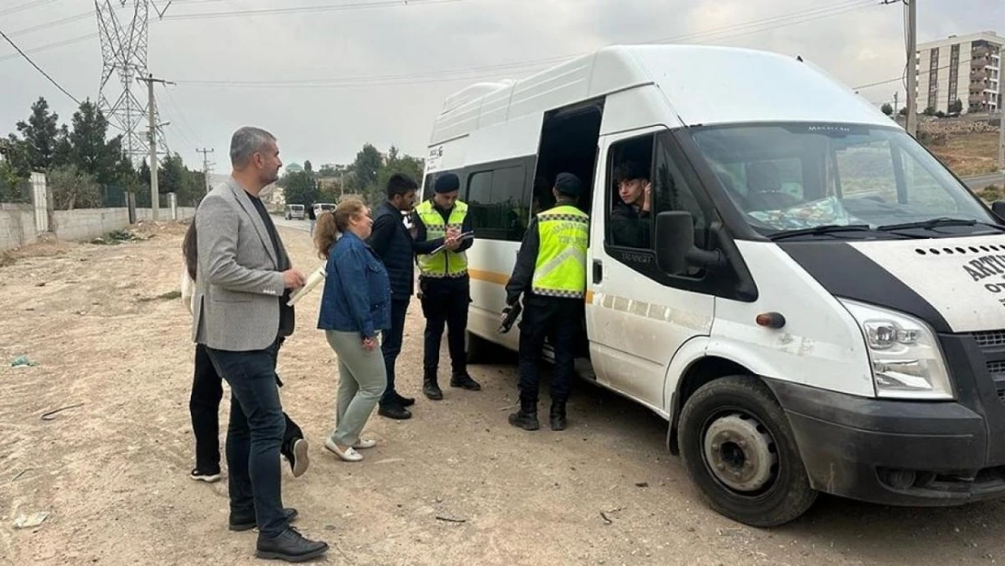 Cizre'de öğrenci servisleri denetlendi