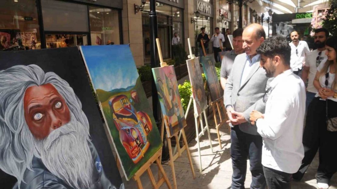 Cizre'de öğretmenlerin karma resim sergisine ilgi