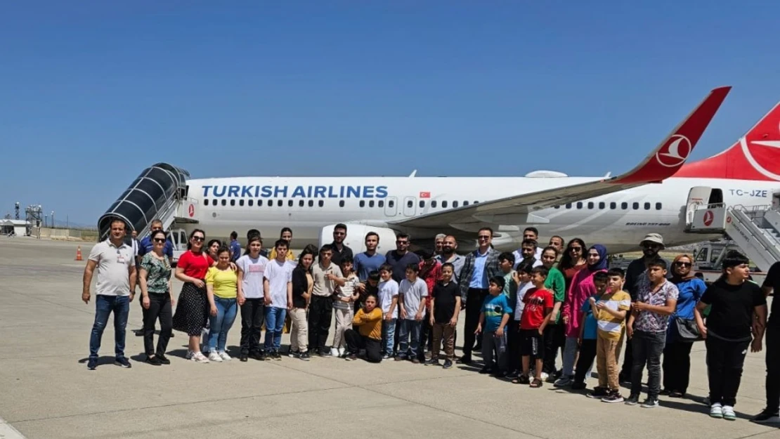 Cizre'de özel gereksinimli bireyler havalimanını gezdi