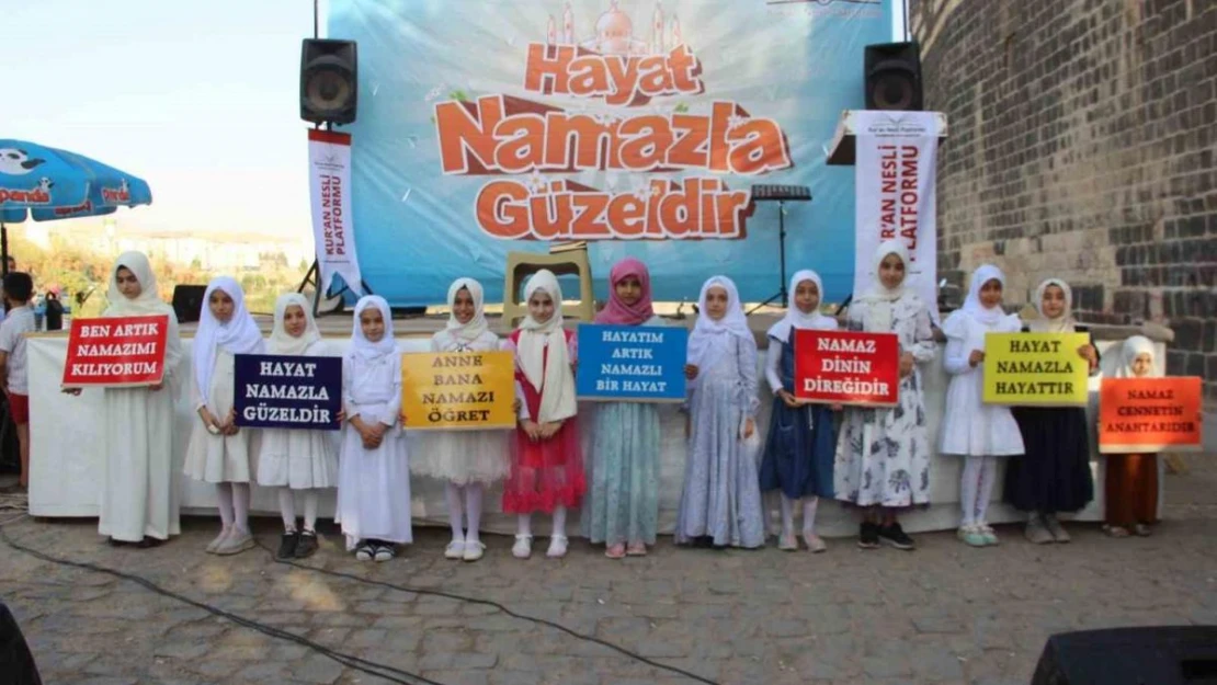 Cizre'de yüzlerce çocuk namaz etkinliğinde buluştu