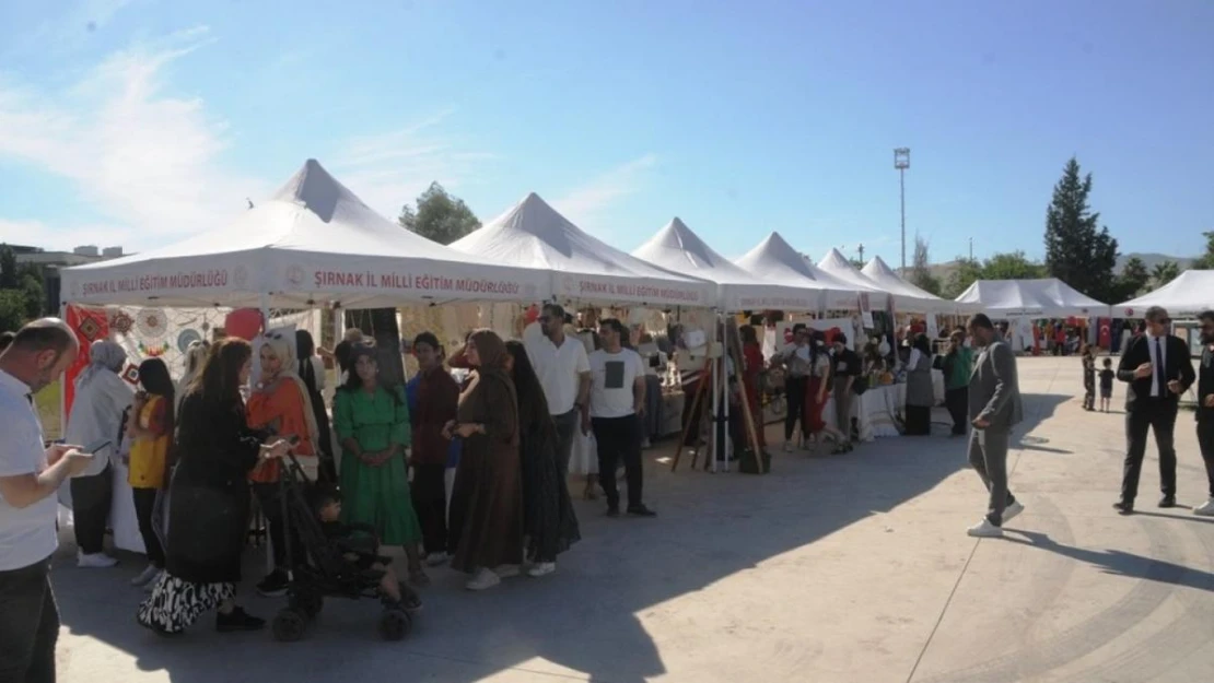 Cizreli kadınlar el emeği ürünlerini Dicle Nehri kenarında sergiledi