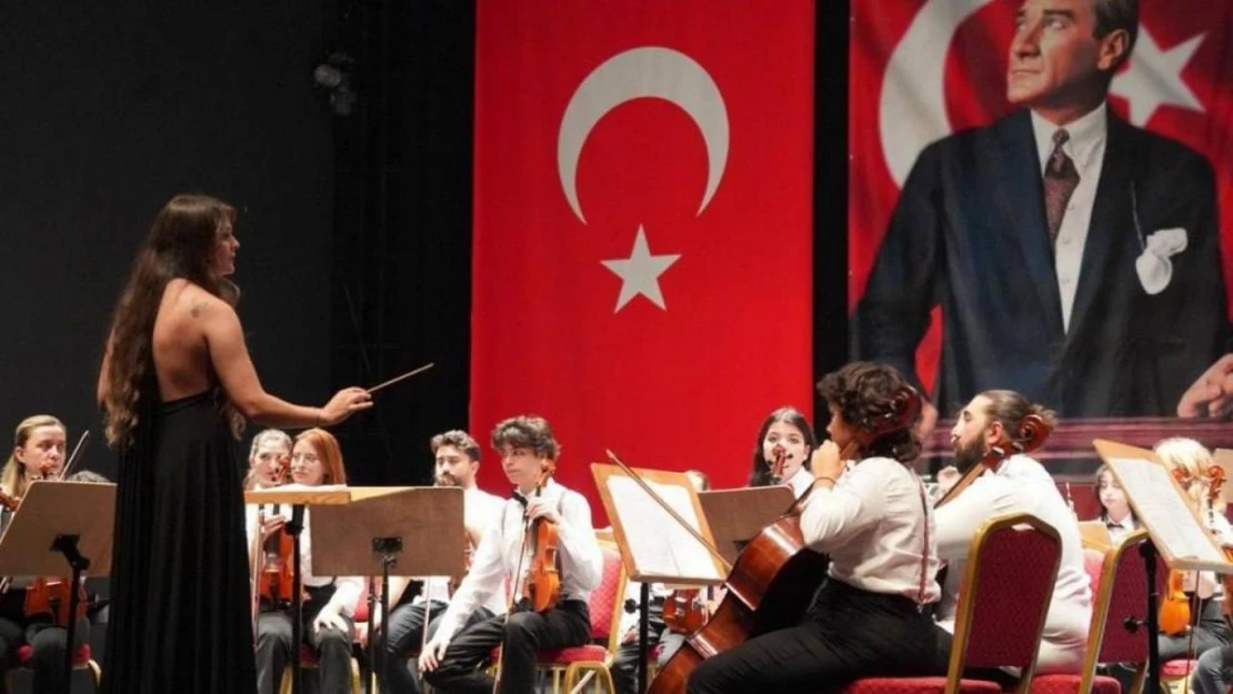 Çocuk Senfoni Orkestrası'nın konseri ayakta alkışlandı