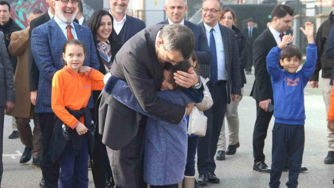 Çocuklar istedi Bakan Tekin söz verdi