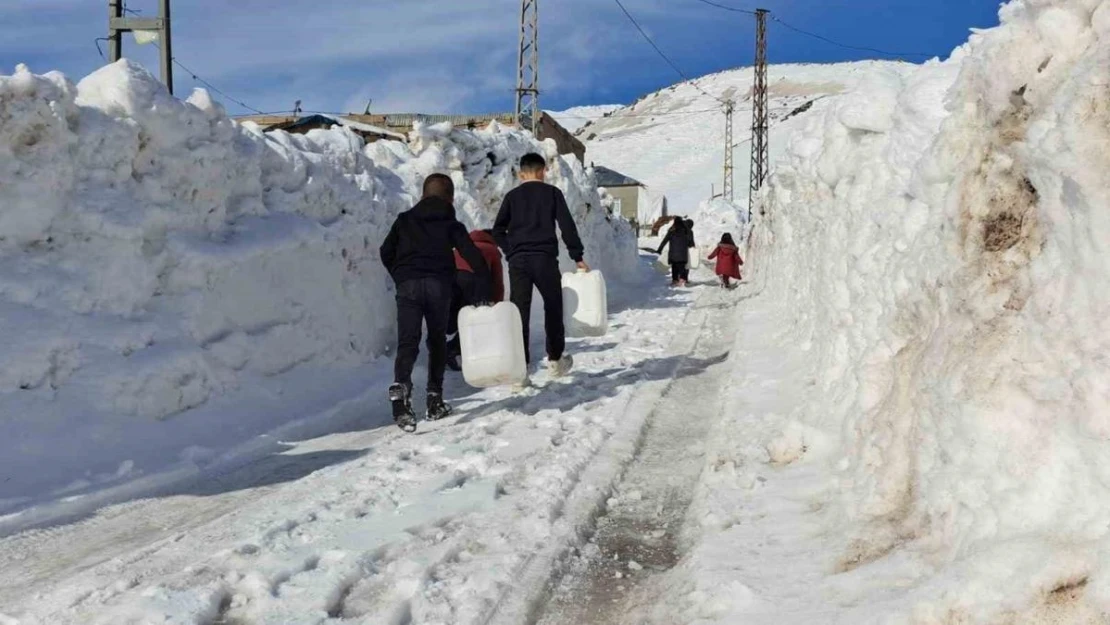 Çocuklar Türkiye'nin en yüksek köyüne kayak merkezi kurulmasını istiyor