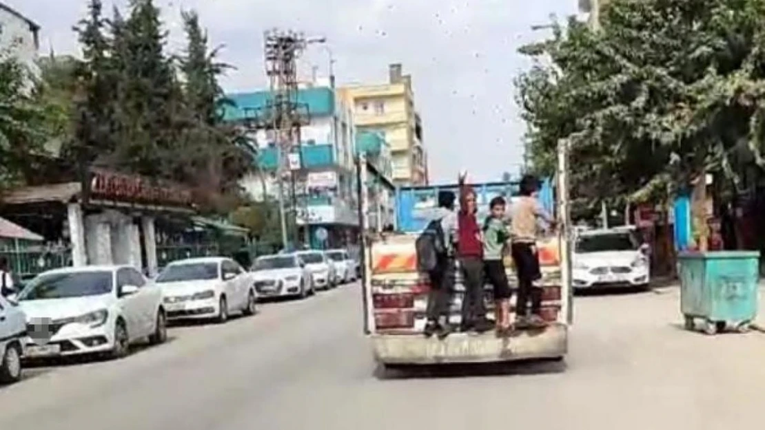 Çocukların tehlikeli yolculuğu kamerada