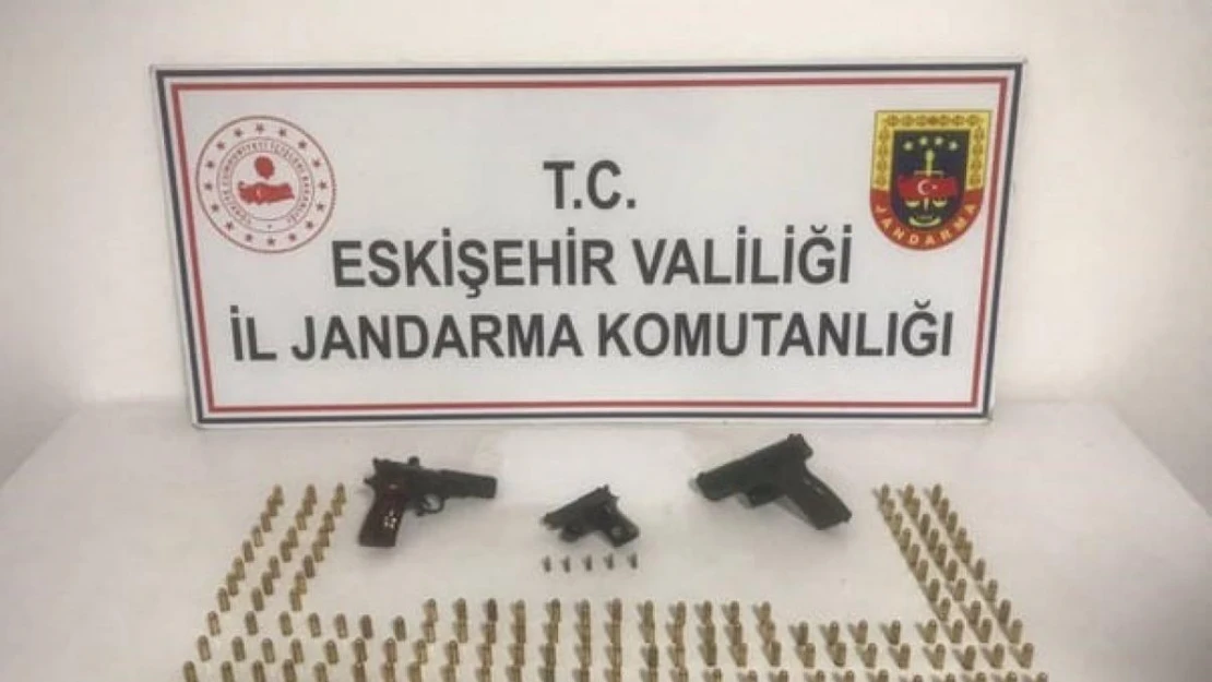 Çok sayıda silah ve mermi jandarma ekiplerince ele geçirildi