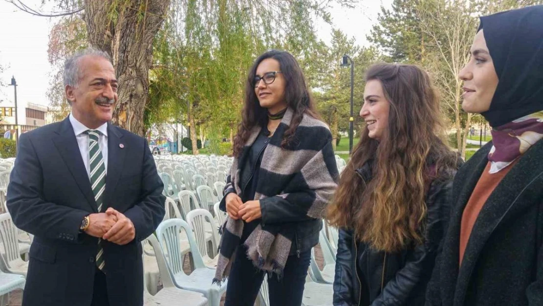 Çomaklı 'Öğrencilerimizi merkeze koyan bir anlayıştayız'