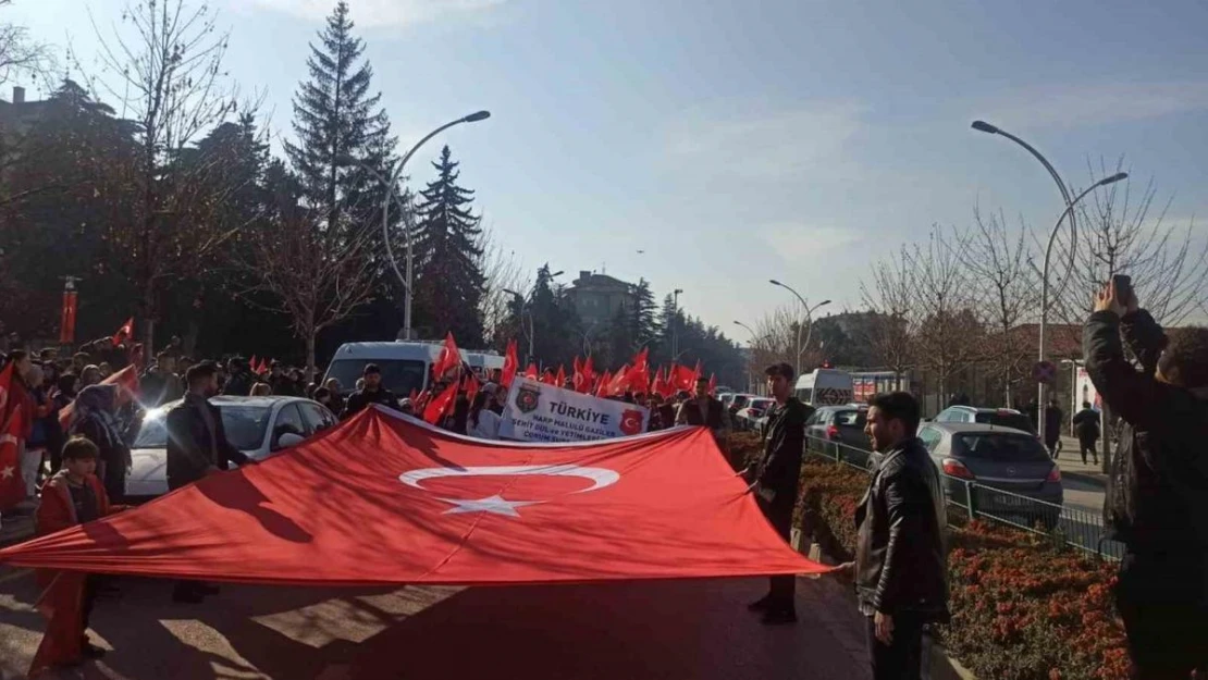 Çorum'da 'şehitlere saygı' yürüyüşü düzenlendi