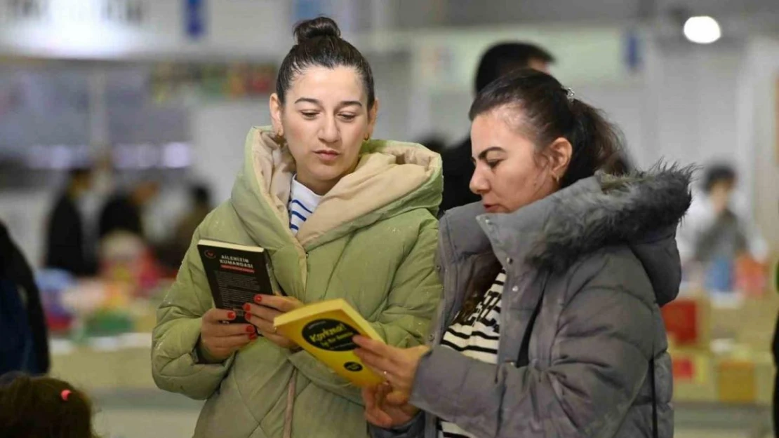 Çorum'da açılan kitap fuarına yoğun ilgi