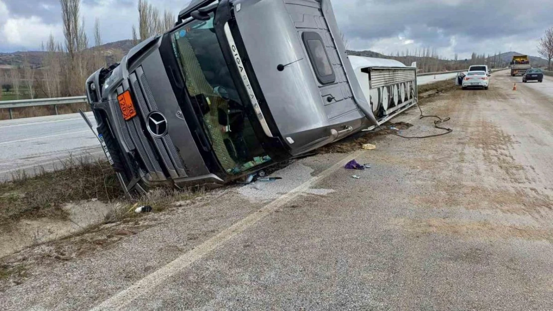 Çorum'da akaryakıt yüklü tanker devrildi