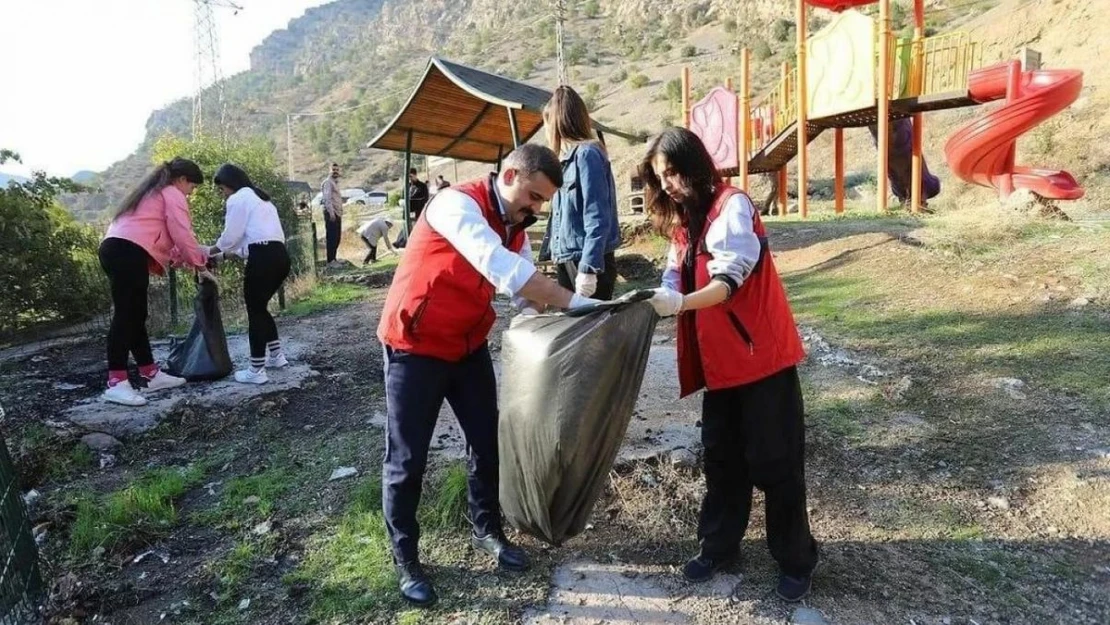 Çukurca'da çevre temizliği