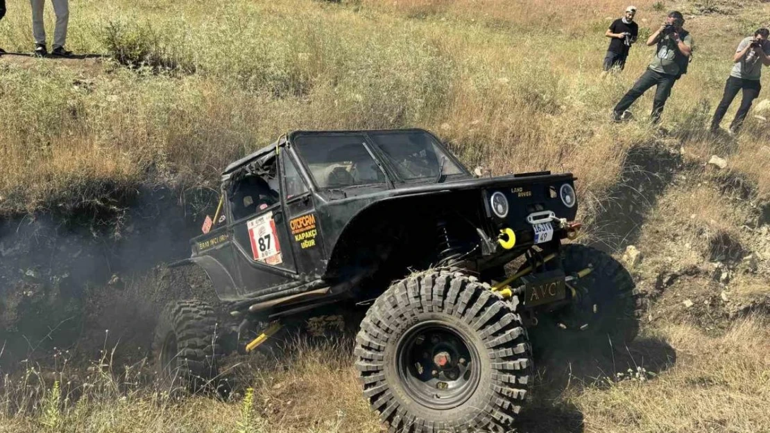 Çukurca'da off-road gösterisi büyük ilgi gördü