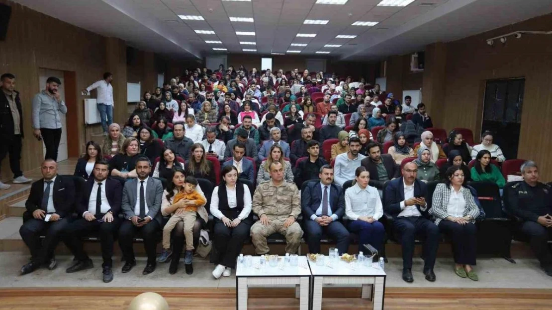 Çukurca'da öğretmenler arası bilgi yarışması düzenlendi