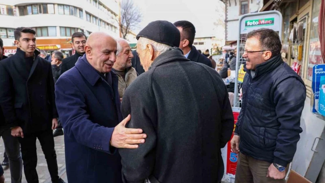 Cumhur ittifakının Ankara Büyükşehir Belediye Başkan Adayı Turgut Altınok, seçim çalışmalarına Hacı Bayram-ı Veli ziyareti ile başladı