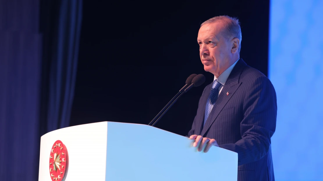 Cumhurbaşkanı Erdoğan: Anayasa'nın ilk 4 maddesiyle ilgili partimizin ve Cumhur İttifakı'nın herhangi bir sorununun olmadığını, ilk 4 madde üzerinden yapılan tartışmaların sürece katkısı olmadığını ifade etmek istiyorum.