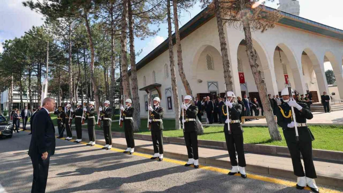 Cumhurbaşkanı Erdoğan: 'Türk Silahlı Kuvvetlerimiz sorumluluk aldığı her yerde görevini, alnının akıyla yerine getiriyor'