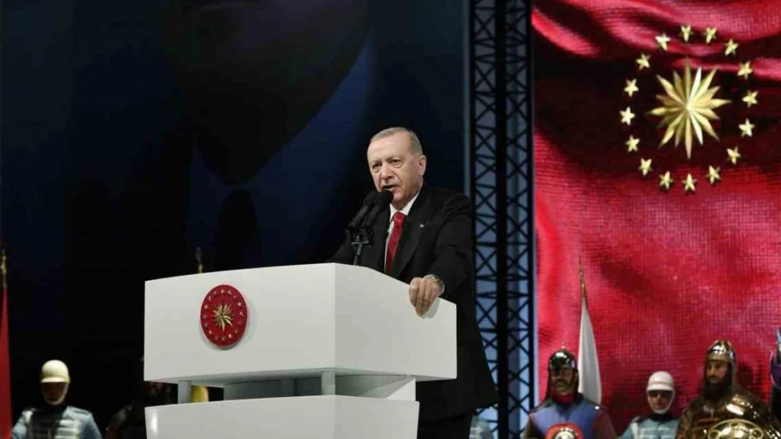 Cumhurbaşkanı Erdoğan: 'Yurt dışındaki şarlatandan emir alarak pis ellerini vatanımıza uzatan FETÖ'cü alçaklar, döktükleri kanla tarihimize kara bir leke olarak geçtiler. Modern dönem Haşhaşilerini ne biz affedeceğiz ne de 252 evladını bir gecede kara top