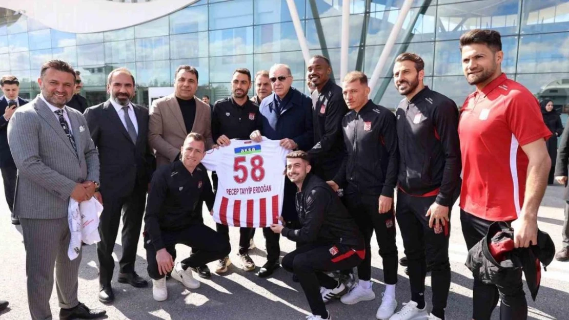 Cumhurbaşkanı Erdoğan'a özel Sivasspor forması