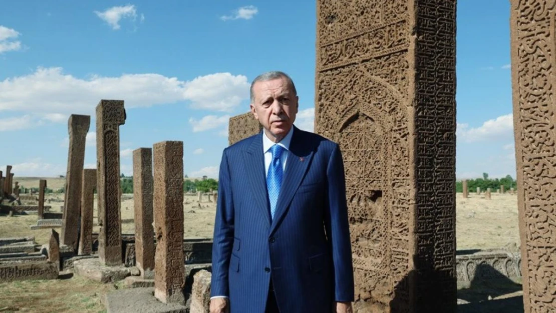 Cumhurbaşkanı Erdoğan, Ahlat Selçuklu Mezarlığı'nı ziyaret etti