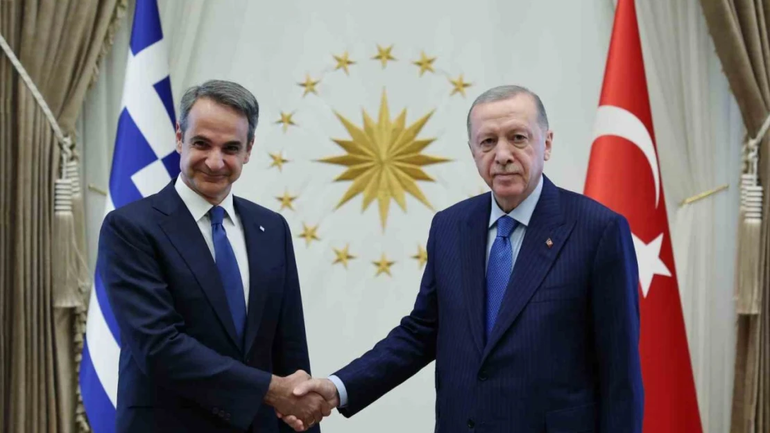 Cumhurbaşkanı Erdoğan'ın Yunanistan Başbakanı Miçotakis ile Cumhurbaşkanlığı Külliyesi'ndeki görüşmesi başladı.