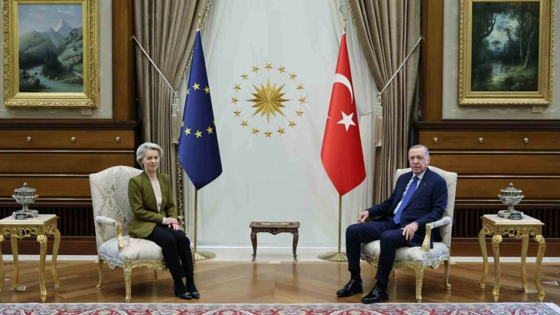 Cumhurbaşkanı Recep Tayyip Erdoğan, Cumhurbaşkanlığı Külliyesi'nde AB Komisyonu Başkanı Ursula Von Der Leyen'i kabul etti.