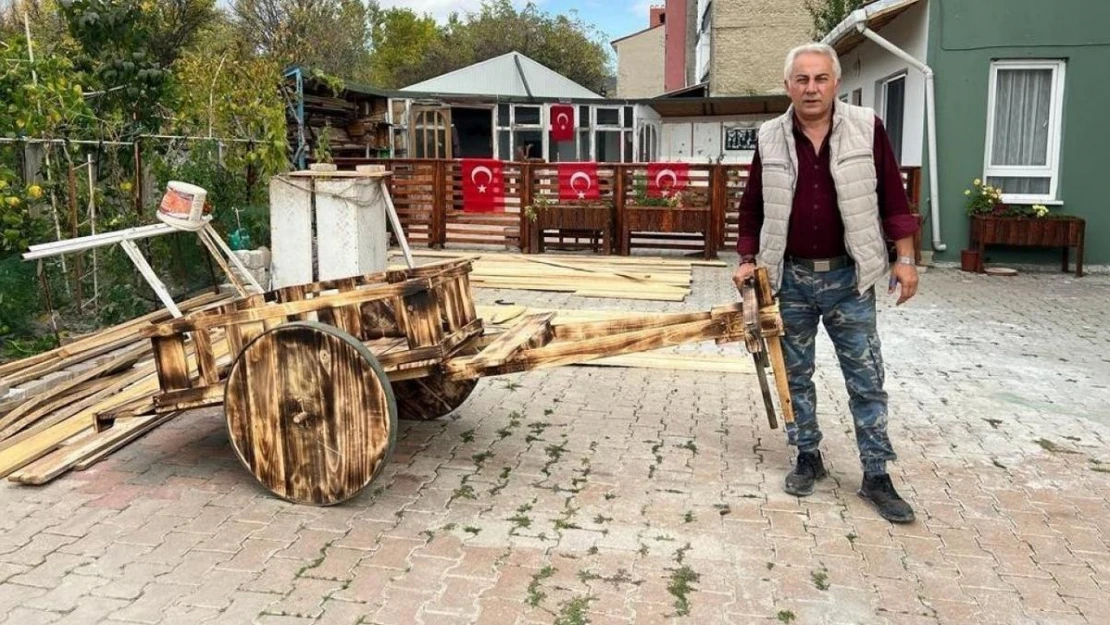 Cumhuriyet Bayramı gösterileri için kağnı yaptı