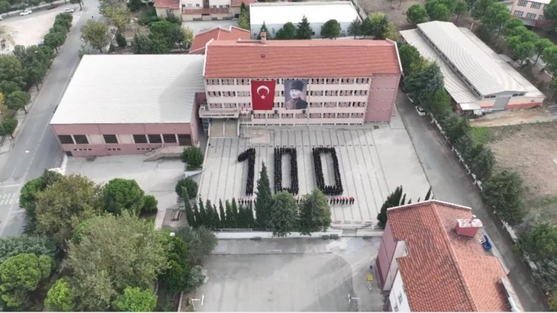 Cumhuriyet için öğretmenler klip yaptı, öğrenciler ise koreografi çizdi