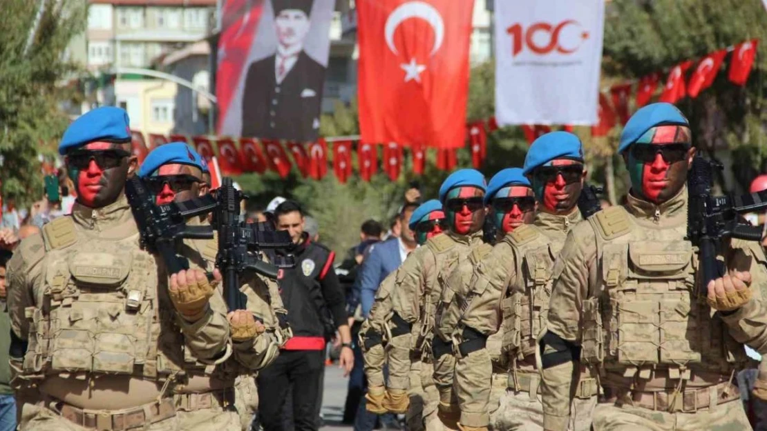 Cumhuriyet'in kuruluşunun 100'üncü yılı Karaman'da kutlandı
