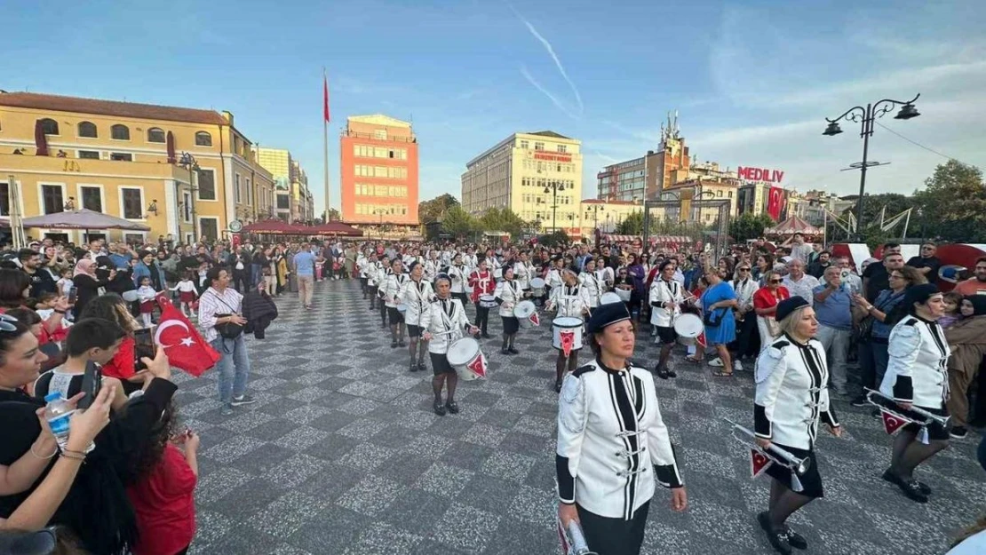 Cumhuriyet Kadınları Bando Takımı'ndan 100. yıl gösterisi