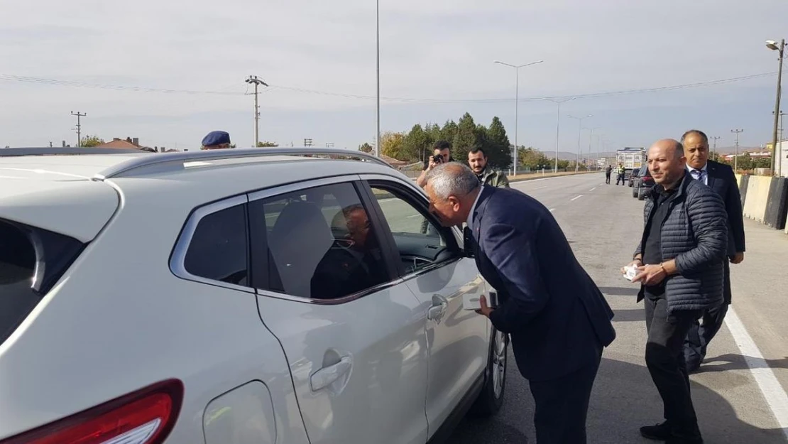 Cumhuriyetin 100. yılında sürücülere leblebi dağıtıldı