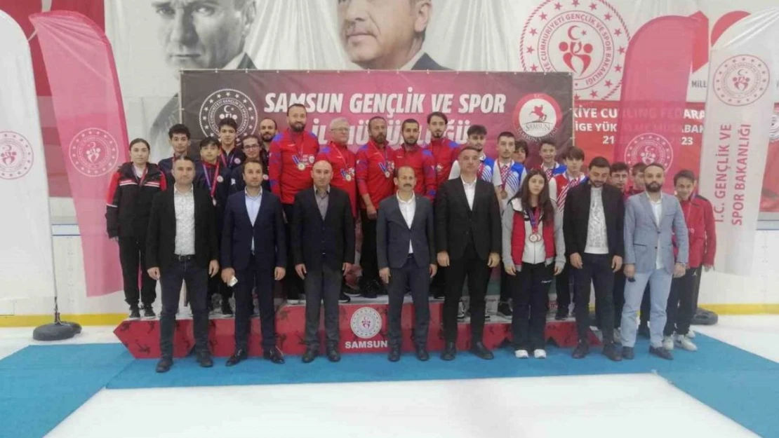 Curlingte heyecan sürüyor