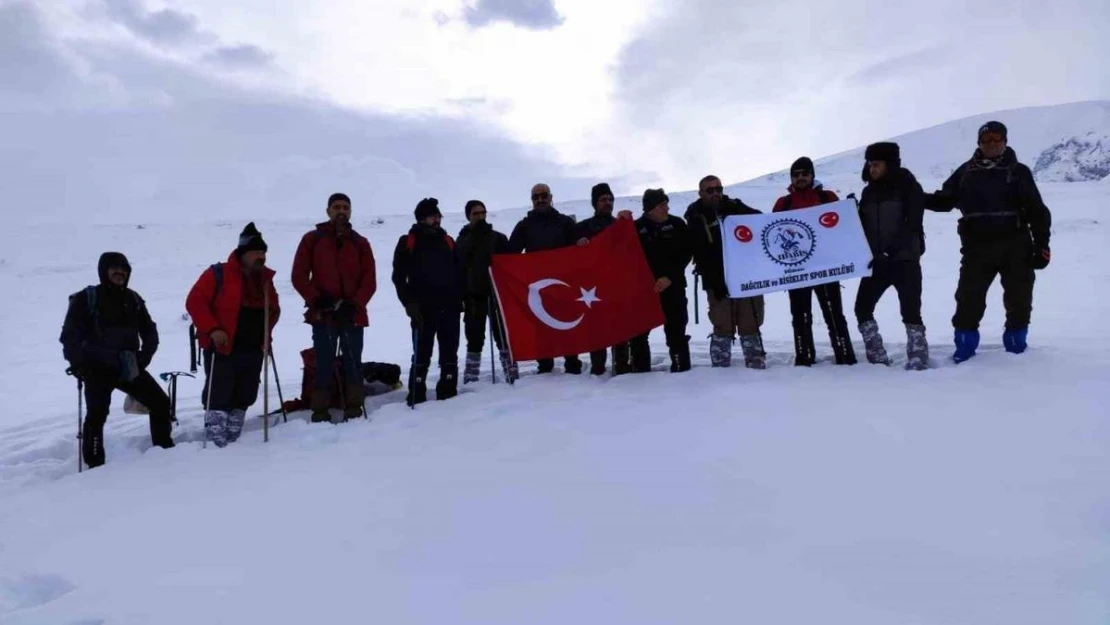 Dağcılar, 6 Şubat'ta hayatını kaybedenler için tırmandılar